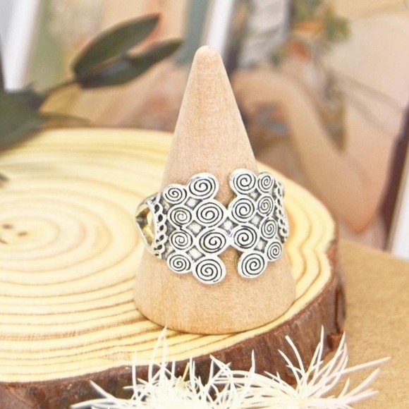 Swirl Pattern Boho Ring - Picture 2 of 5